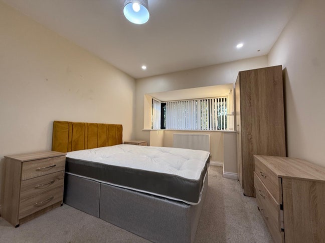 5 Rooms available- Benefits only- UC/PIP/DSS Main Photo