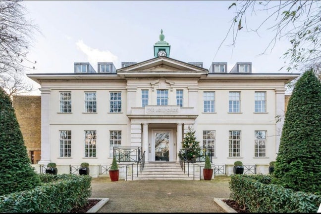 Modern 2 bedroom apartment in Highbury  Main Photo