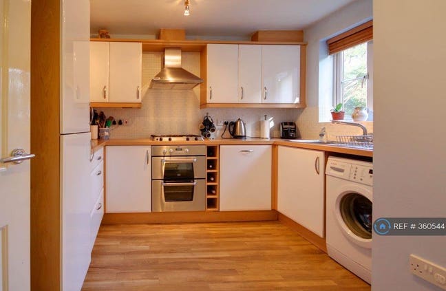 Room for rent in a house  Main Photo