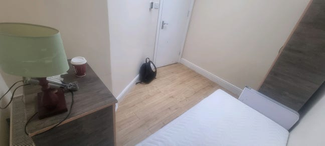 Available now Single room in ilford Main Photo