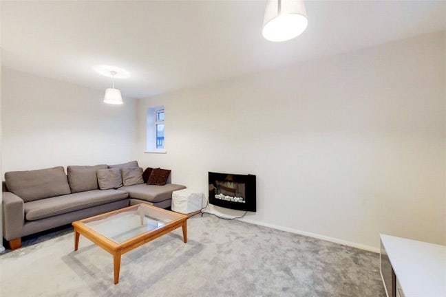 Single room in a 2 bed apartment- West Ham Main Photo