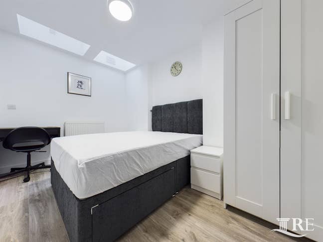 Double Ensuite Room Near Queensbury Station Main Photo