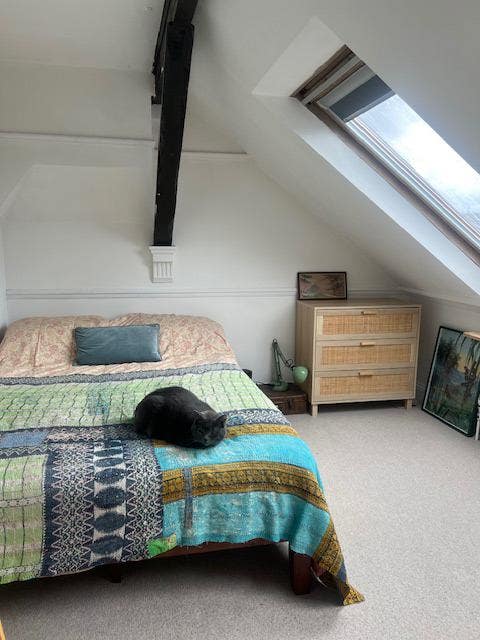 Attic room in creative & peaceful home Main Photo