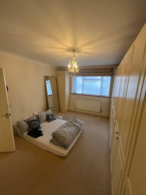 1 Double Bedroom - Holders Hill Rd, NW4  Main Photo