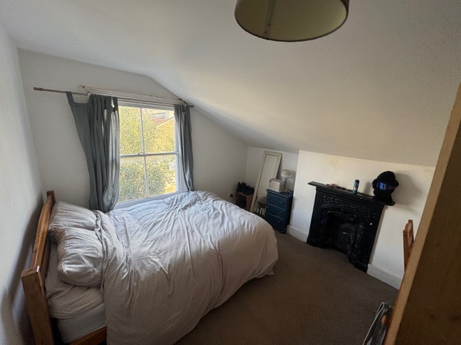 Top floor room in Clapham south townhouse  Main Photo