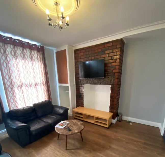 ✨ Tenancy Takeover – En-suite Room in 5BHK House,  Main Photo