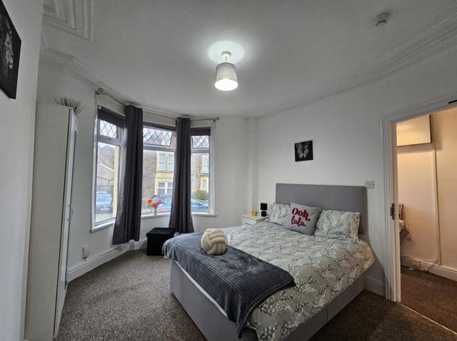 5 Spacious Bedrooms Available for Rent in Fishpond Main Photo