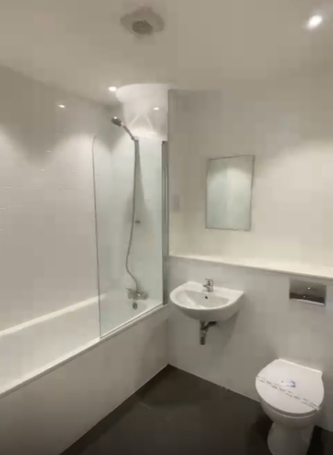 3 Bedroom newly built house, next to Heathrow  Main Photo