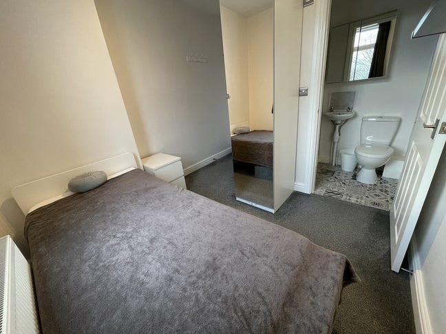 Double En-Suite Rooms - Bills Included! DN1 Main Photo