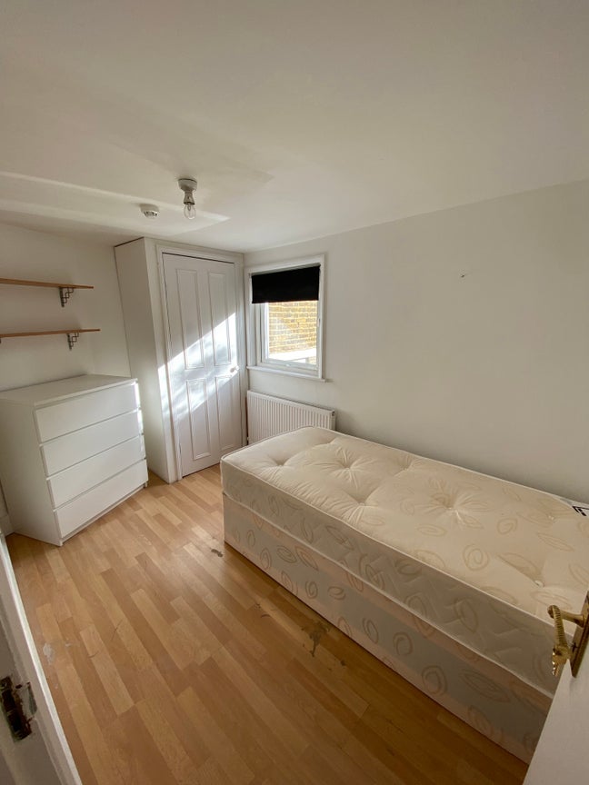 Spacious Single Room - 12min to Shepherds Bush Mkt Main Photo