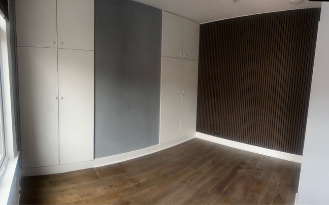 Clean bright room in renovated house Main Photo