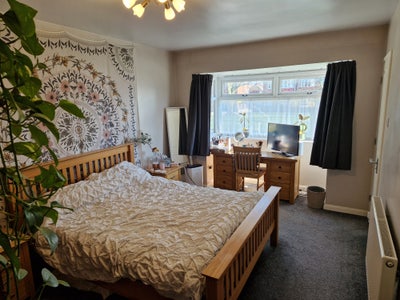 Lovely Ensuite Double Room close to shops Main Photo