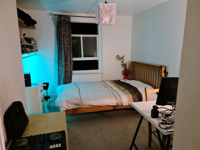 Room in peaceful, 4 bed, house Main Photo
