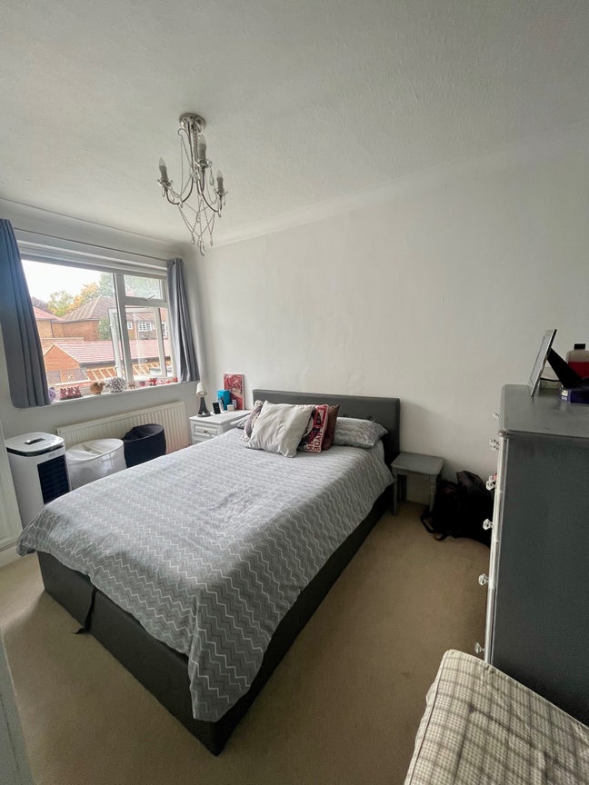 Extremely Well Located Room! Main Photo
