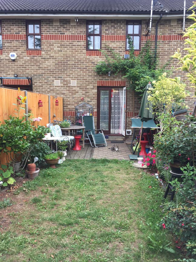 Double and Single Rooms Available Main Photo