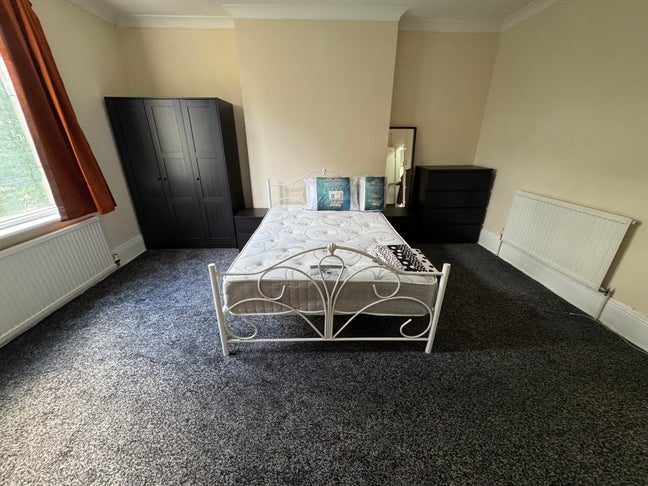 Large Victorian house in the heart of Rotherham  Main Photo