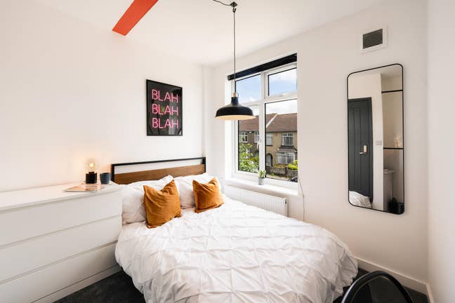 Room Available Main Photo