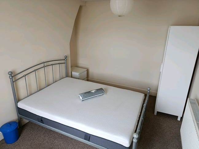 Room in clean and quiet house Main Photo
