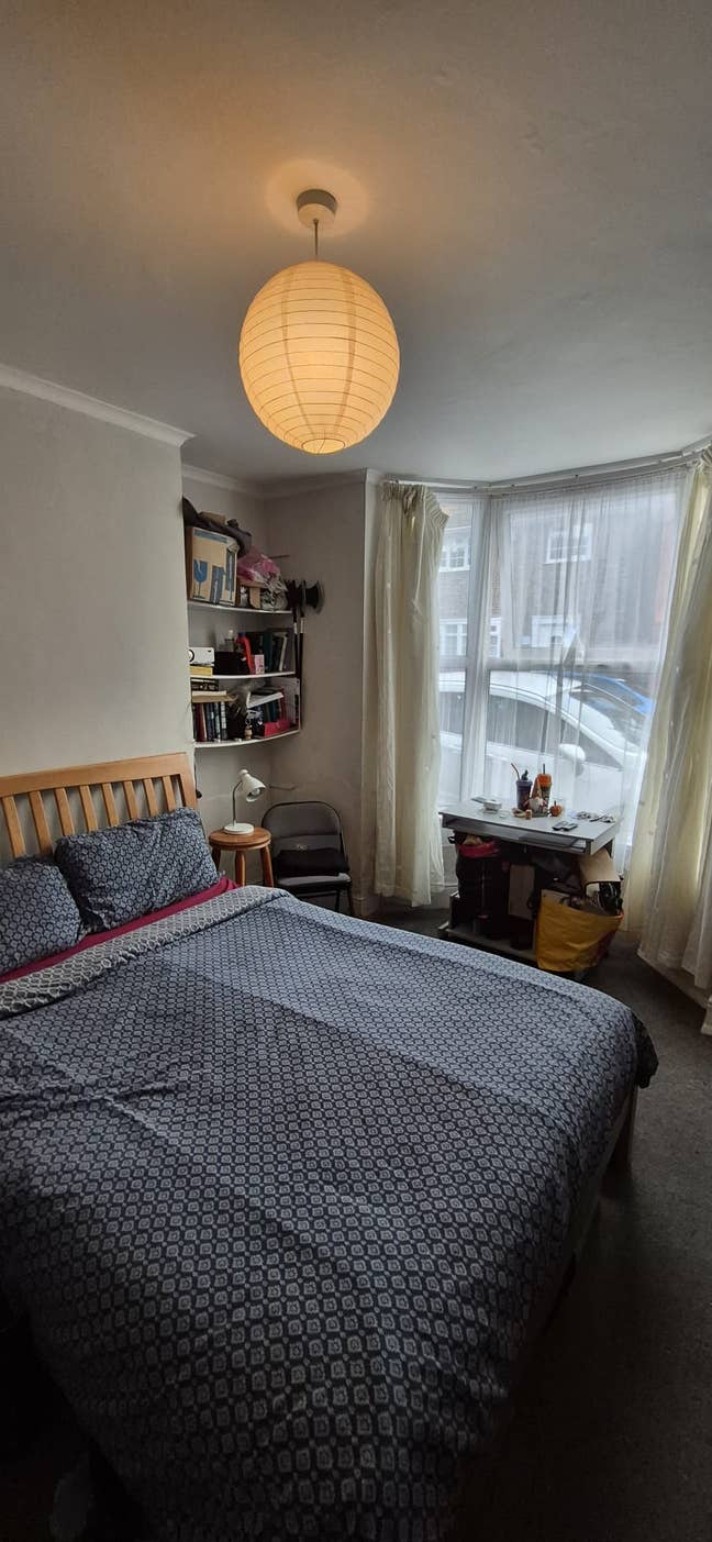 Double bedroom close to city centre Main Photo