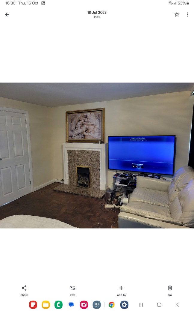 Large Double Room Main Photo