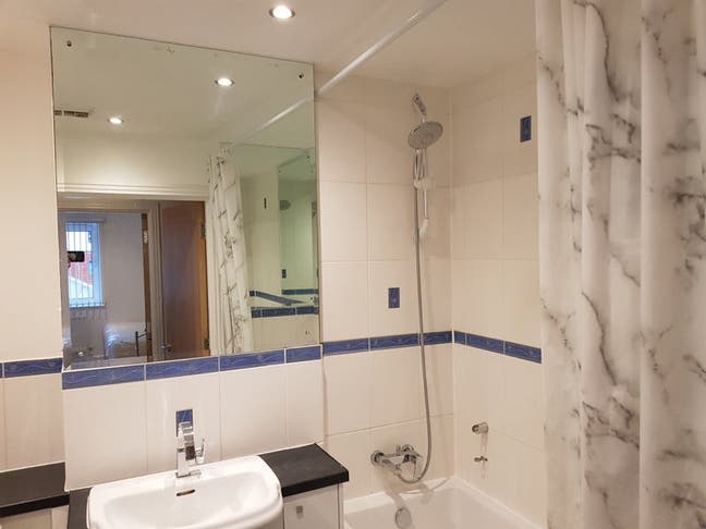 Huge Room / Balcony / Free GYM, Sauna / Bills In Main Photo