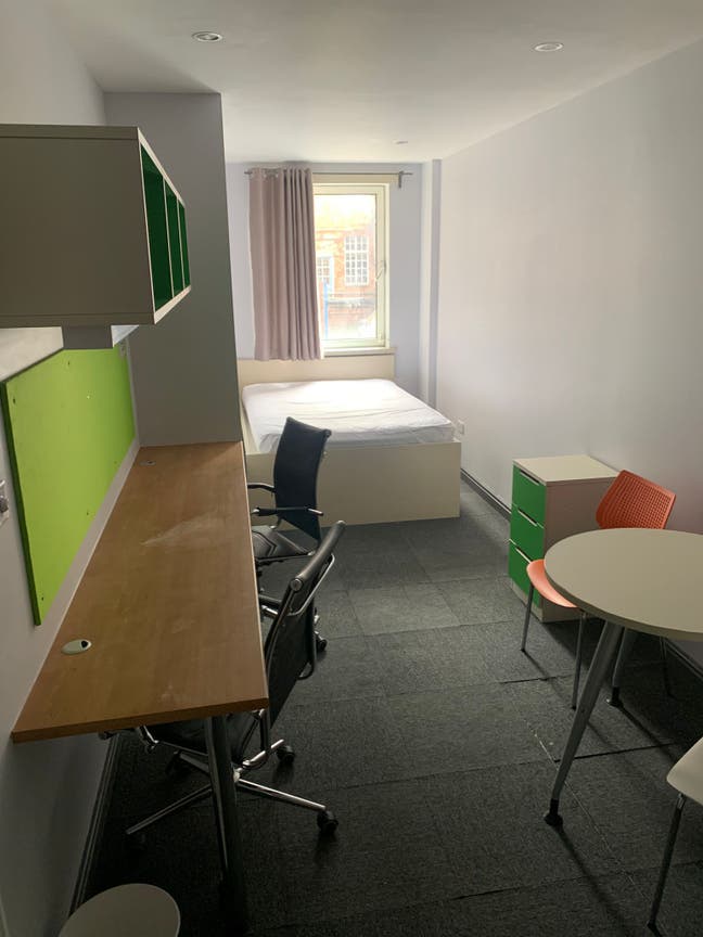 En-Suite Room is available for rent in - CV1  Main Photo