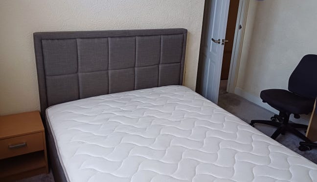 Double Bedroom to Let Main Photo