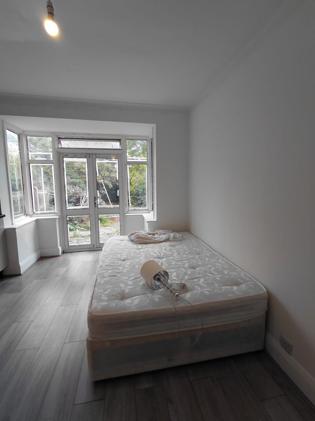 Studio Flat, Randall Avenue, NW2 Main Photo