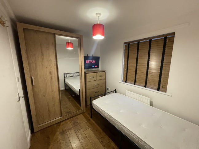 City Centre 8 min walk - All Bills inc. Main Photo