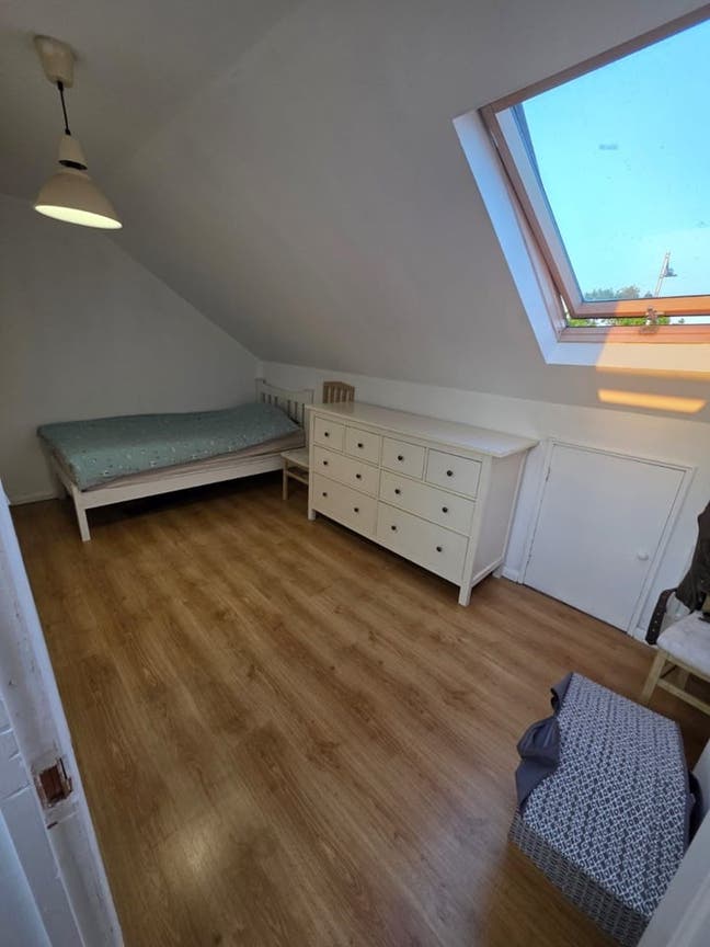 Female Preferred! Two Double Rooms in IG3 Main Photo