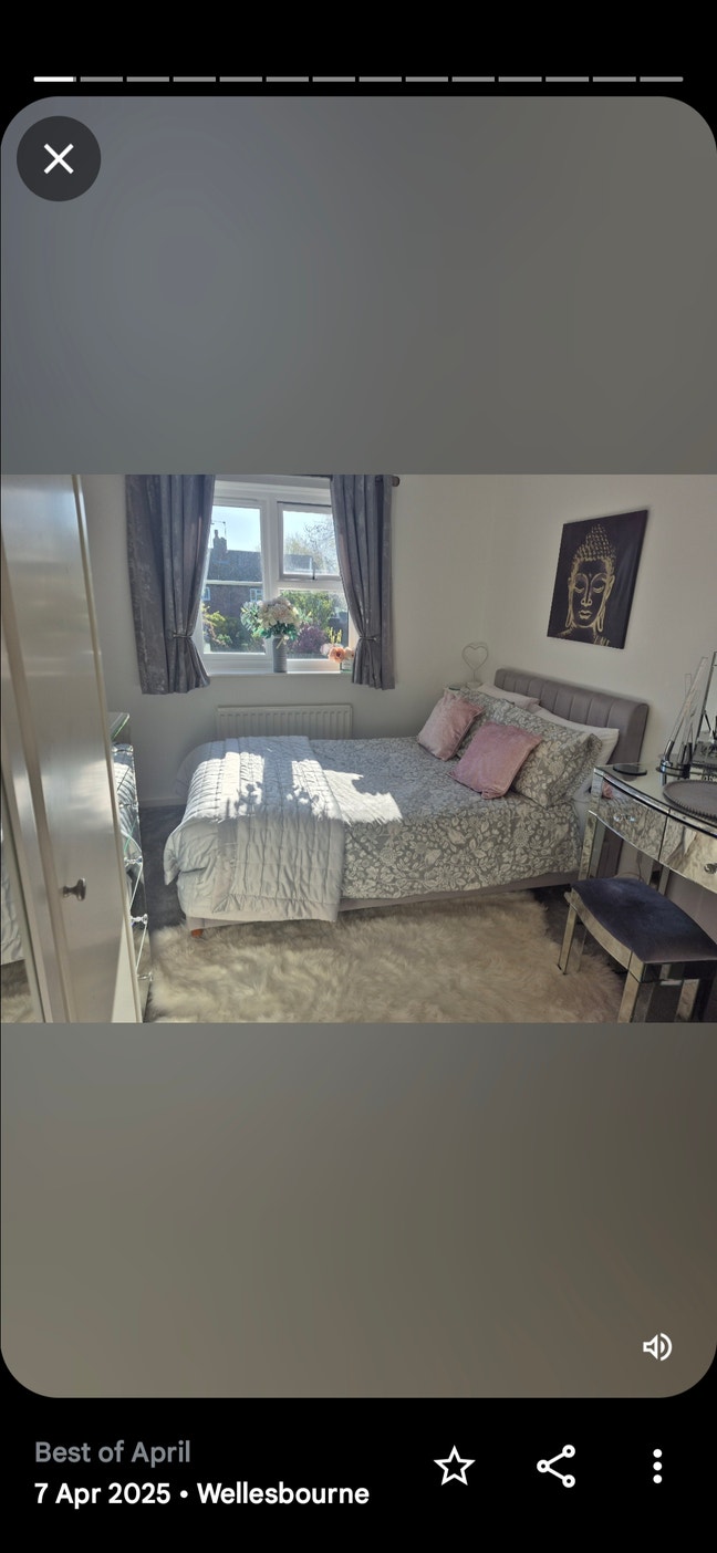 Lovely clean bright double room ✨️  Main Photo