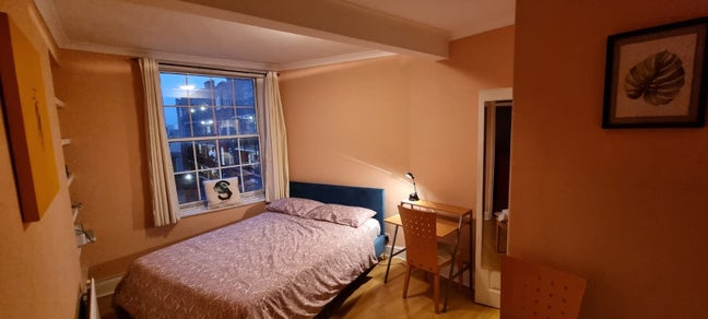 Large room. 5 mins from Caledonian Road Tube. Main Photo