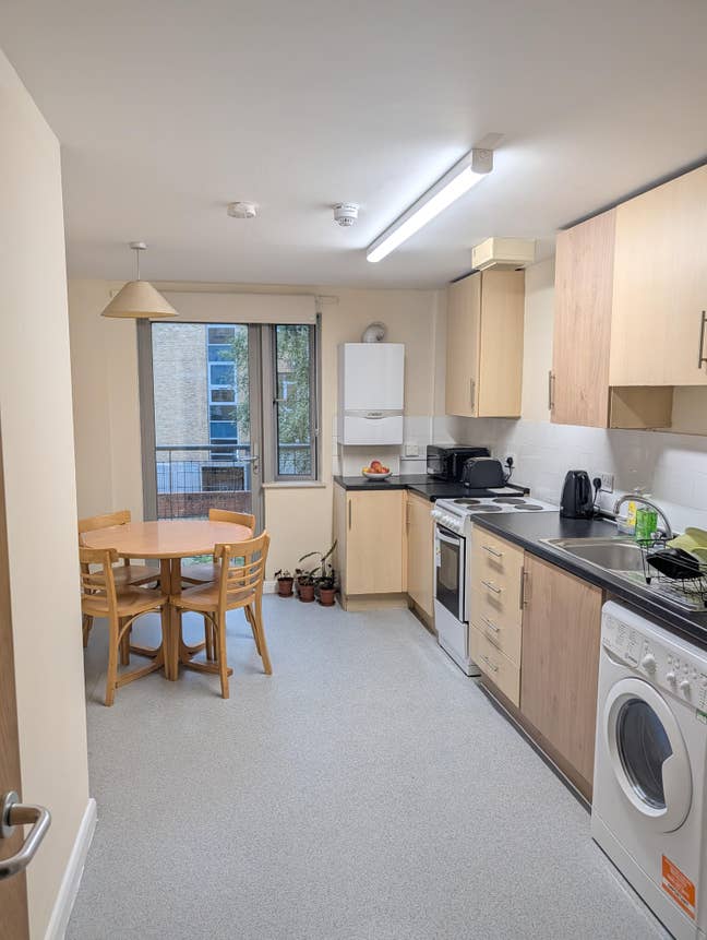 Single Room Flat Share Bills Included Main Photo
