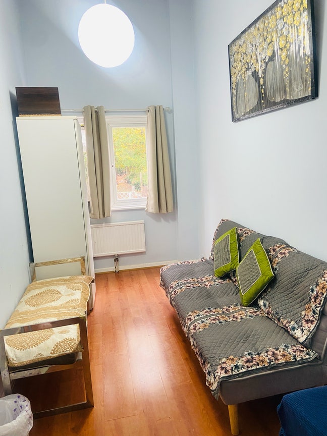 1 bed room available  Main Photo