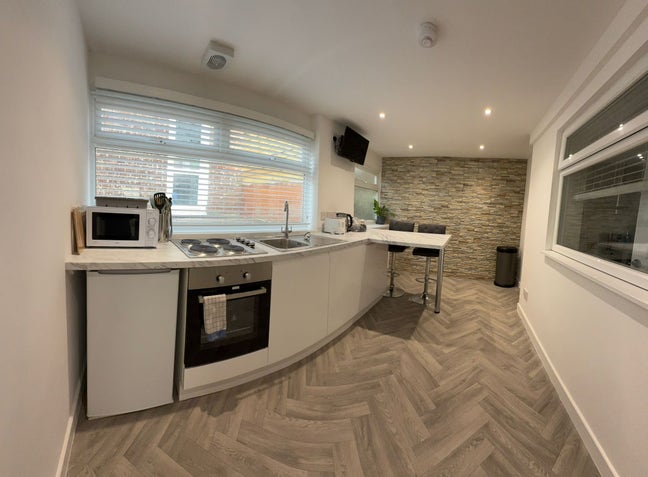 Self contained fully furnished flat Main Photo