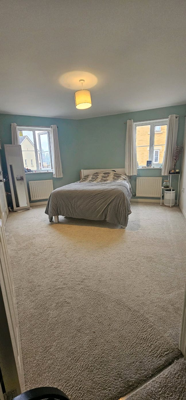 Large Double En Suite Room with Parking Main Photo
