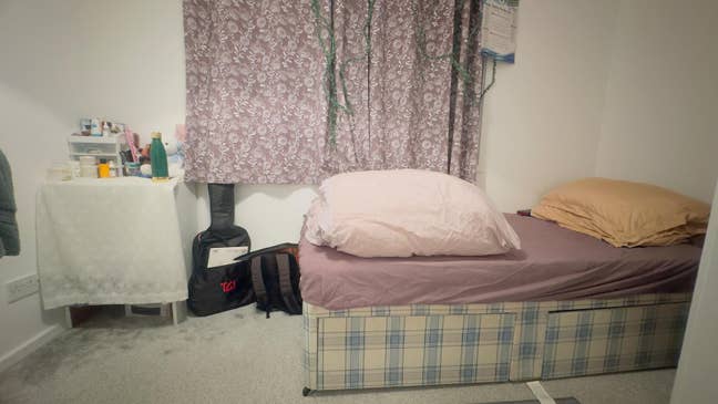 Bright Single Room in Quiet Professional House  Main Photo