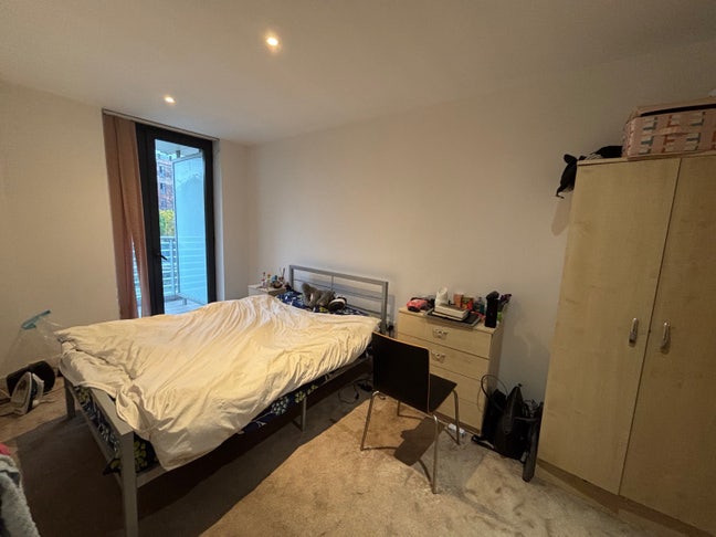 Spacious double en suite room - short term let -  Main Photo