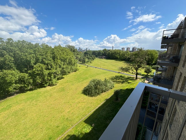 Double room in modern 2-bed flat park view - 950pm Main Photo