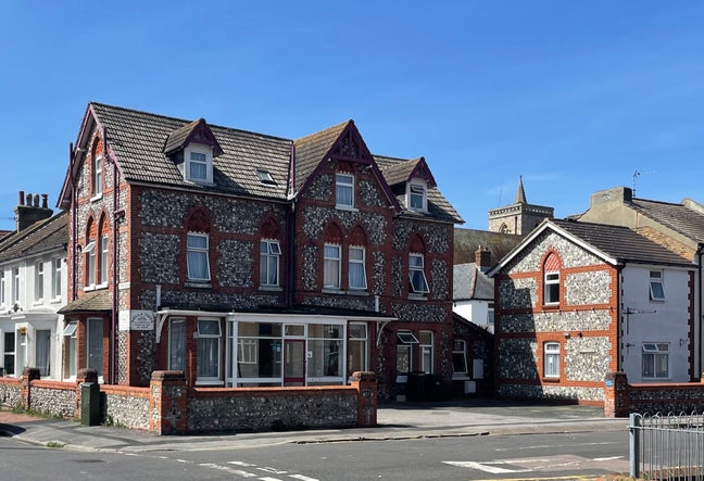 2 Fabulous Ensuite Rooms + 3 Stylish Studios  Main Photo