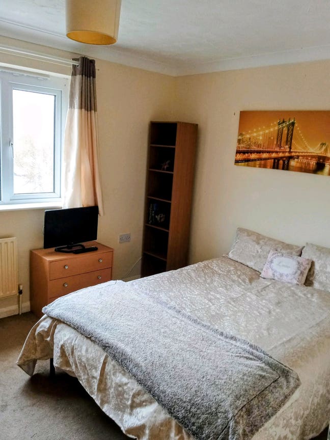  Spacious room available near beach
 Main Photo