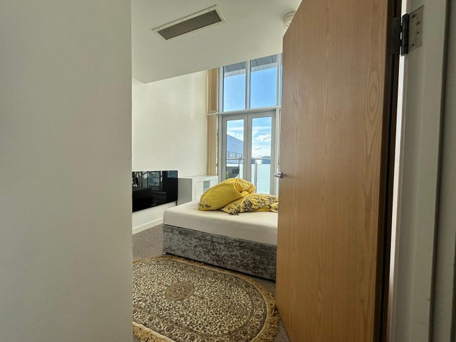Penthouse Double Bedroom with Private Bathroom  Main Photo