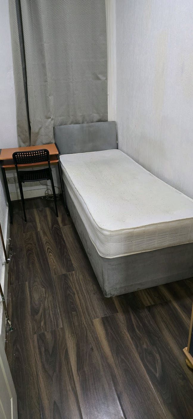 Mini Bed Room in a House off High Street Main Photo