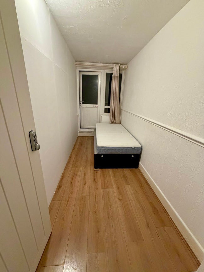 Lovely Room With Balcony in Shadwell+All Bill Incl Main Photo