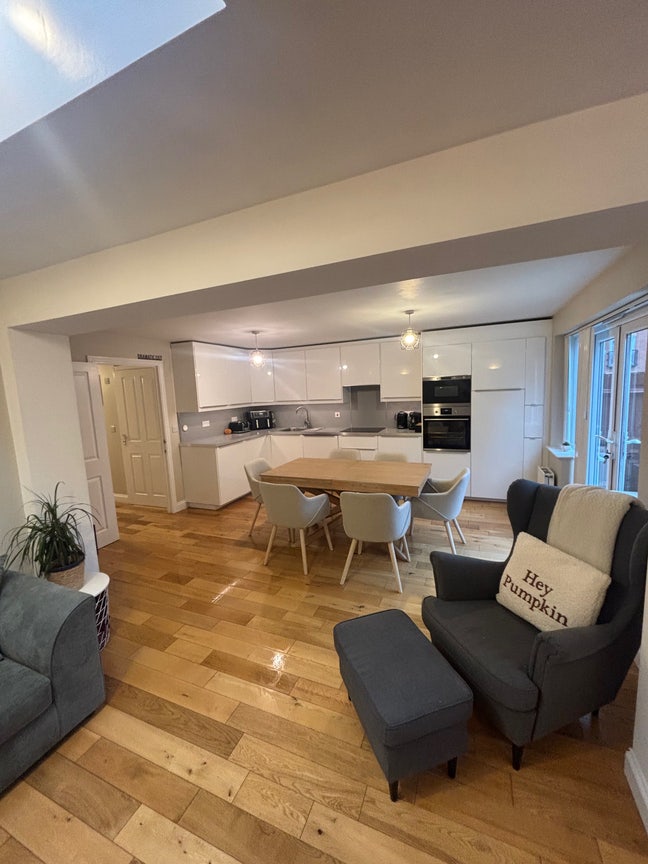 Double Room Available in Friendly House Share Main Photo