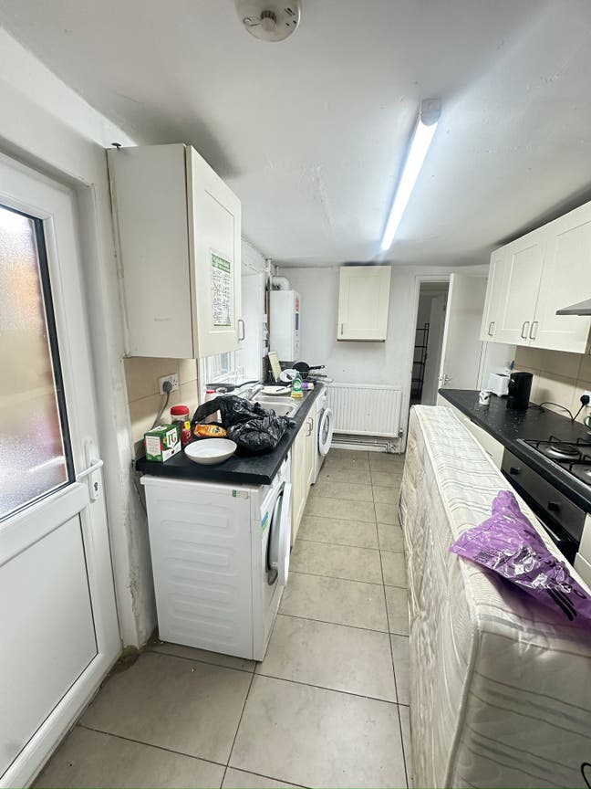 Modern Double Room – All Shared Areas Main Photo