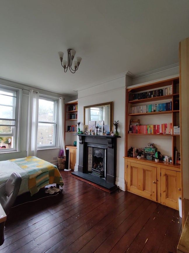 Bright double room in 3 bed flatshare Main Photo
