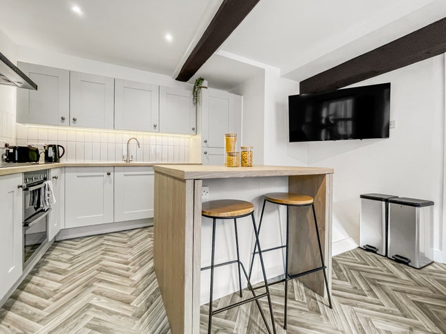 Big ensuite rooms external parking & river garden Main Photo