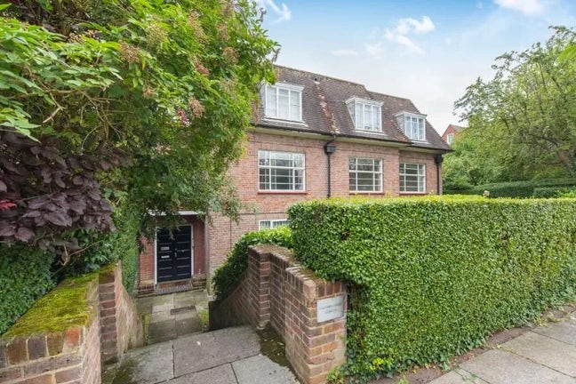 Spacious 3 Bed Modern Apartment NW11 Main Photo