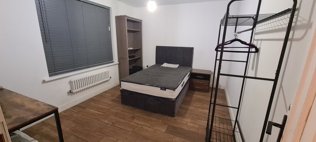 ***Large Furnished Double Room 900pm Main Photo